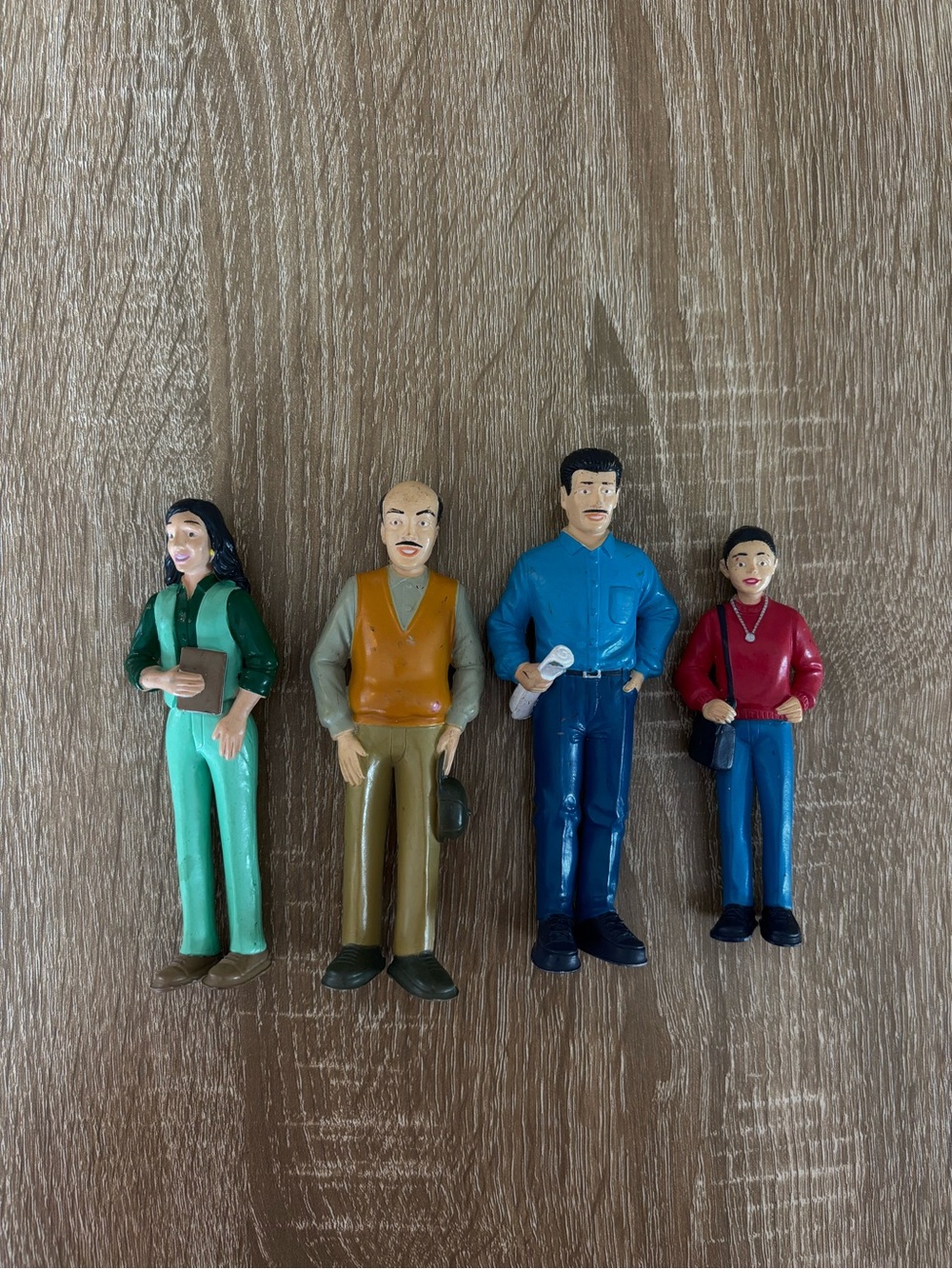 Pretend & Play Family Set